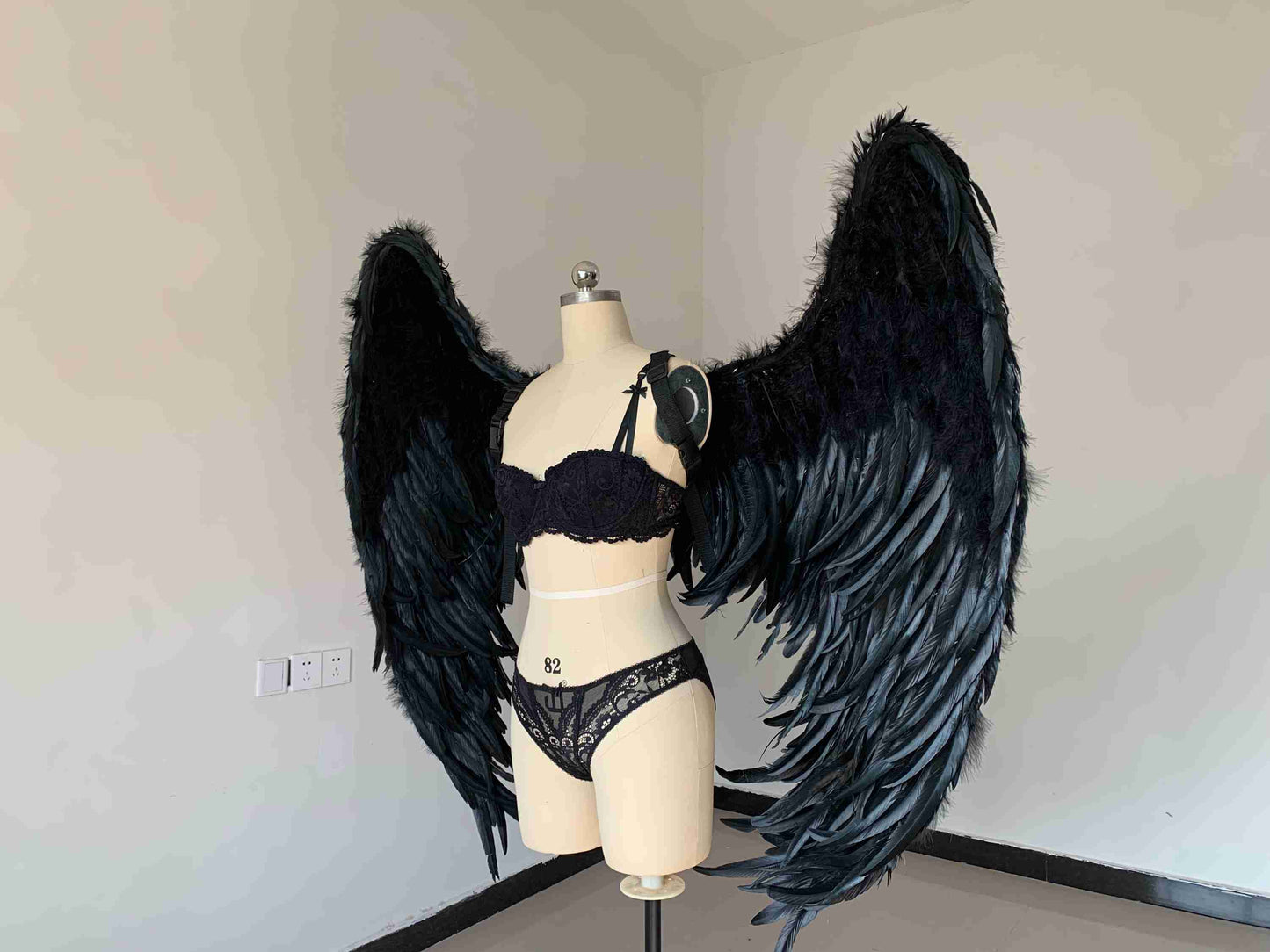 Our ravens wings from the left side. Made from goose feathers. Wings for ravens costume or devil costume. Suitable for photoshoots.