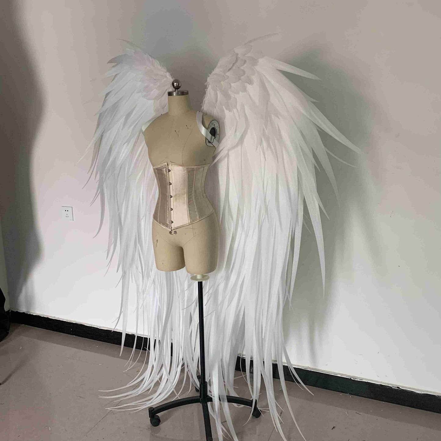 Our white angel wings from the left side. Made from pearl cotton foam and some goose feathers. Wings for angel costume. Suitable for photoshoots.