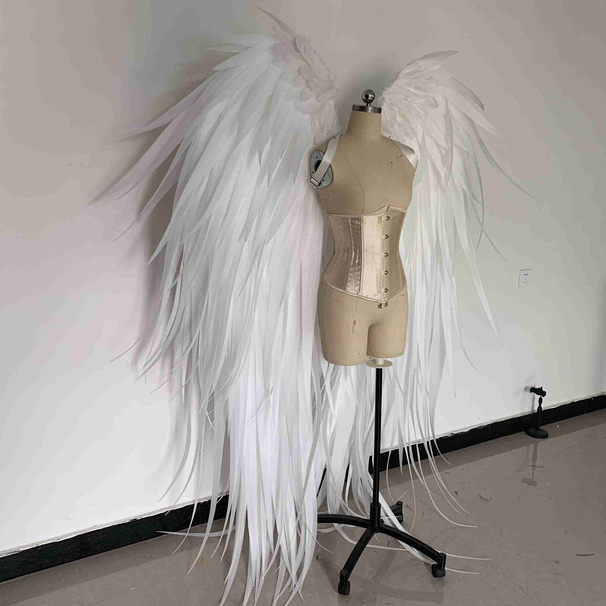 Our white angel wings from the right side. Made from pearl cotton foam and some goose feathers. Wings for angel costume. Suitable for photoshoots.